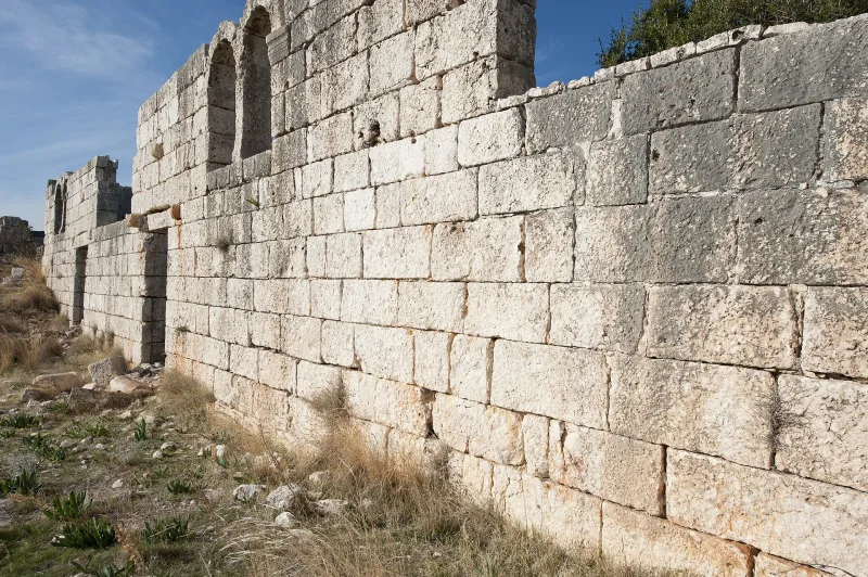 Corycus (Kızkalesi) — שני טירות על החוף ובלב הים בקיליקיה