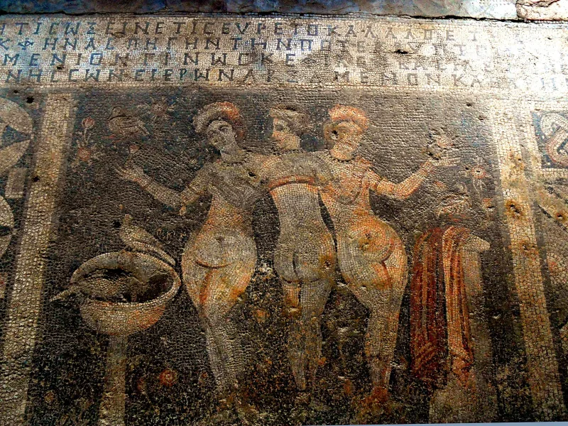 Narlykuyu-museo – mosaiikki ”Kolme graatiaa” Silifkessä