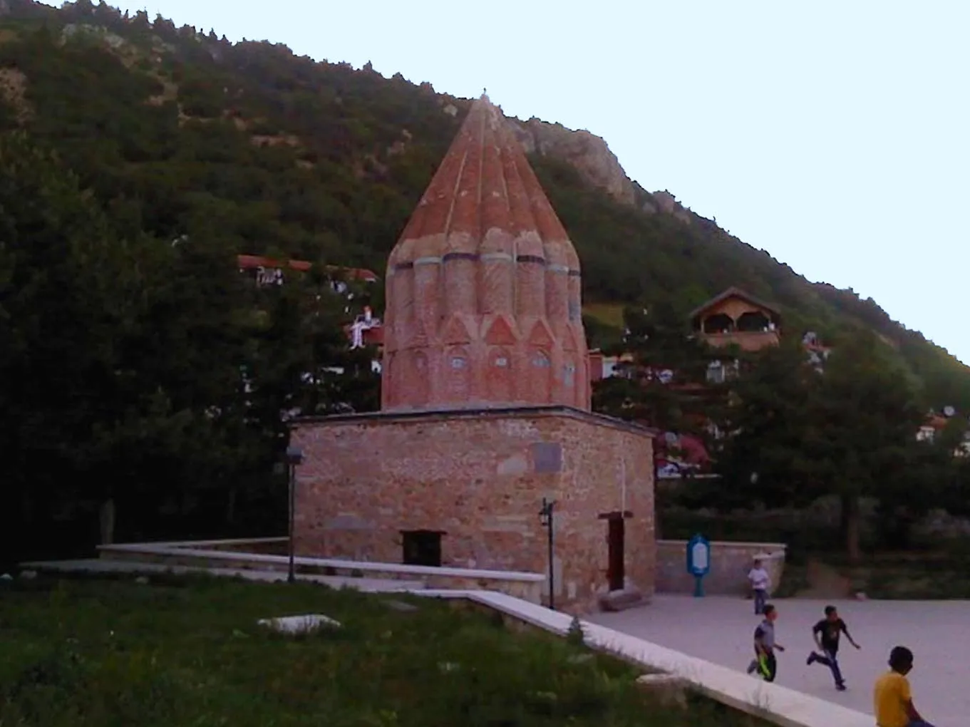 Mauzoleum Seyyida Mahmuda Hayraniego w Akşehirze — sufi z XIII wieku