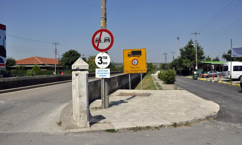 Most Uzunköprü — najdłuższy kamienny most w Turcji