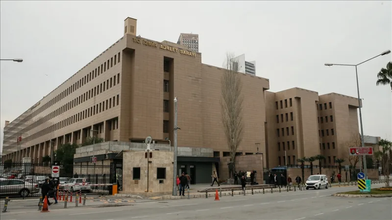 22 podozrivých zatknutých v Izmire v rámci 