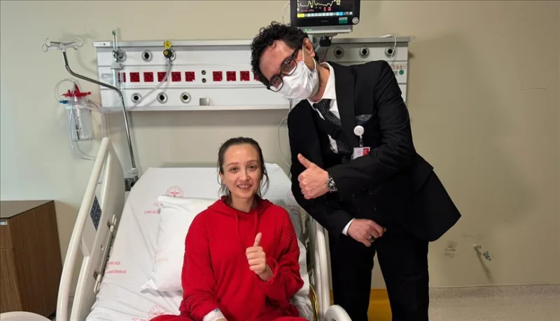 Ayyıldız, ktorý sa udržal pri živote s umelým srdcom, teraz povzbudzuje pacientov