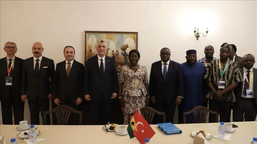 O ministro Bolat realizou reuniões bilaterais no âmbito da 14.ª Conferência Ministerial da Organização Mundial do Comércio