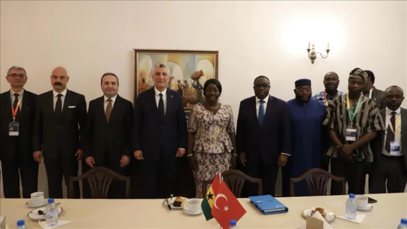 Ministeri Bolat kävi kahdenvälisiä neuvotteluja Maailman kauppajärjestön 14. ministerikokouksen yhteydessä