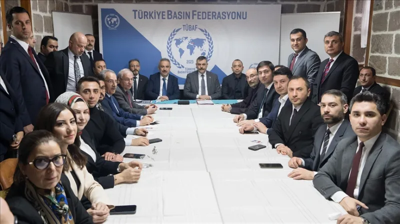 Sisäministeri Çiftçi tapasi lehdistön edustajia