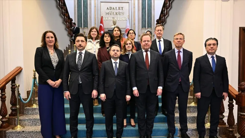 Minister sprawiedliwości Gürlek spotkał się z holenderskim ministrem sprawiedliwości i bezpieczeństwa Van Weelem