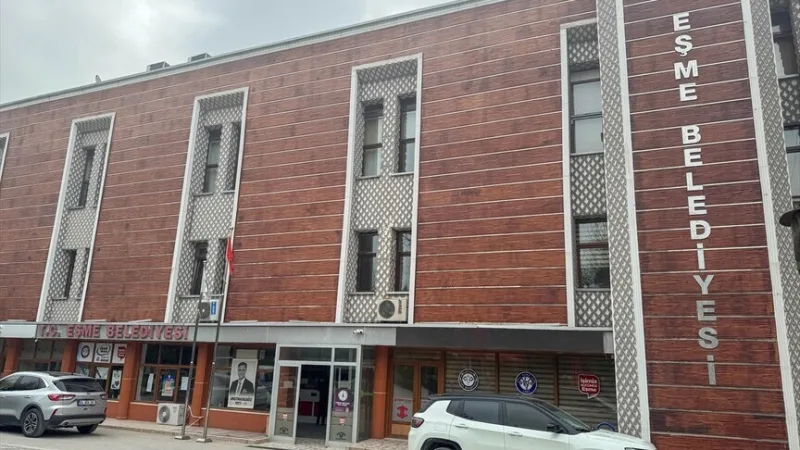 Ešmes pašvaldības priekšsēdētājs Tozans un divi pašvaldības darbinieki tika aizturēti saistībā ar izmeklēšanu par kukuļošanu