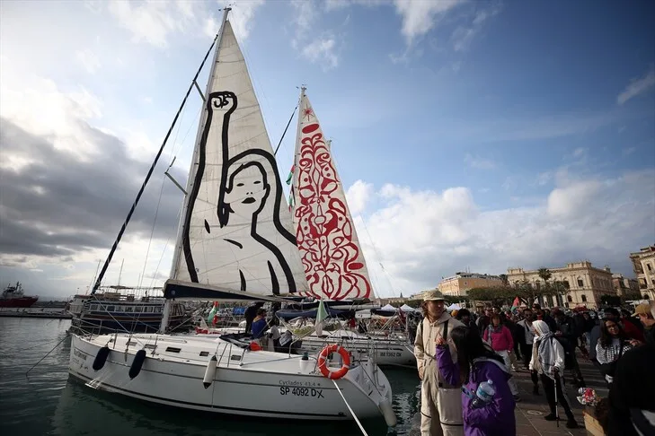 وصلت سفن «أسطول الصمود العالمي - مهمة ربيع 2026» التي انطلقت من إسبانيا إلى إيطاليا