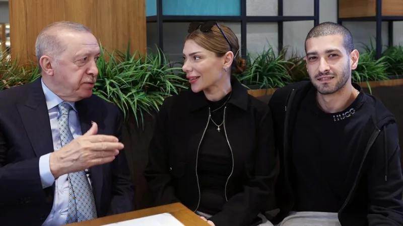 President Erdoğan chatted with citizens at a café in Beyoğlu