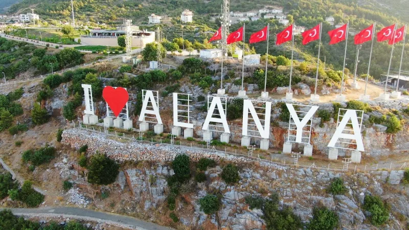 Az „I Love Alanya” felirat – Alanya legjobb kilátópontja és fotózási helyszíne